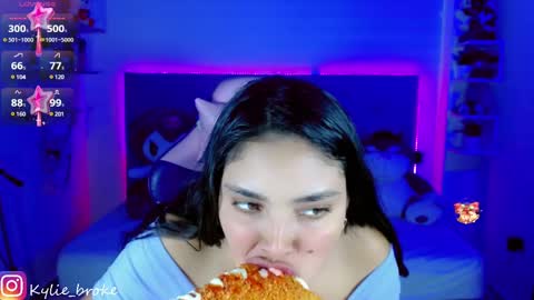 Snapshot of kylie_hottt_ chatting on January 17, 2025, 12:42 am k ylie online show from January 17, 2025, 12:42 am