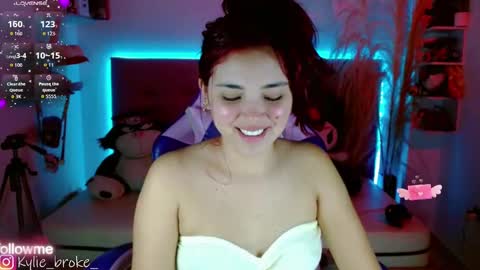 Snapshot of kylie_hottt_ chatting on October 3, 2025, 10:29 pm k ylie online show from October 3, 2025, 10:29 pm