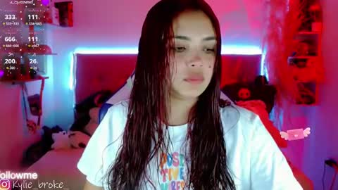 Snapshot of kylie_hottt_ chatting on October 20, 2025, 10:10 pm k ylie online show from October 20, 2025, 10:10 pm
