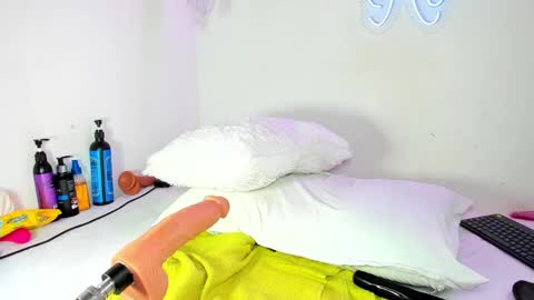 Snapshot of kylie_sttel chatting on December 9, 2024, 2:17 pm kylie Sttel online show from December 9, 2024, 2:17 pm