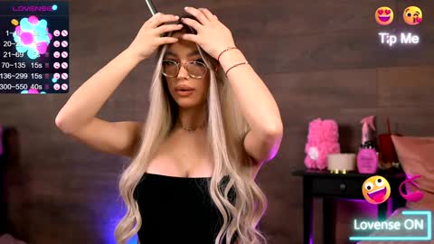 Kylie online show from December 15, 2024, 7:53 pm