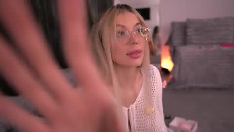 Kylie online show from November 9, 2025, 8:18 pm