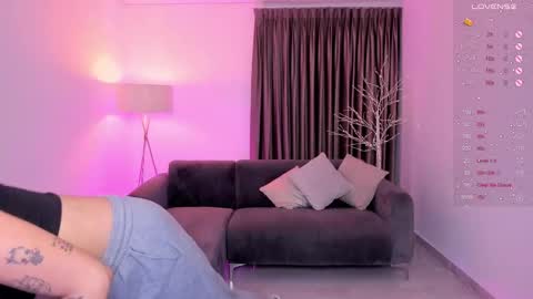 Snapshot of kyliie_jones chatting on March 10, 2025, 10:59 am KYLIE online show from March 10, 2025, 10:59 am