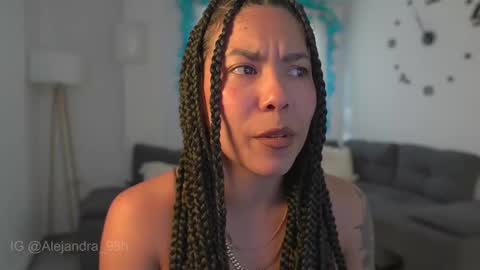 schedule 300 pm - 1100pm colombia time online show from December 16, 2025, 10:04 pm