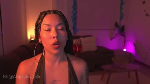 schedule 300 pm - 1100pm colombia time online show from December 18, 2025, 1:22 am