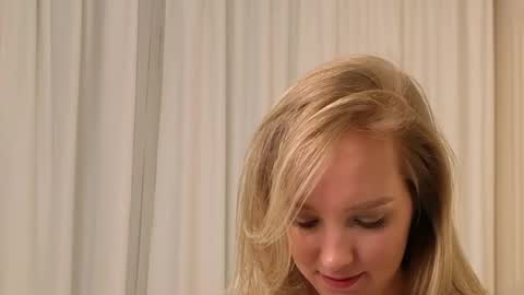 lina online show from October 12, 2025, 9:14 pm