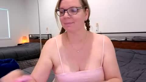 l4dyc4pricorn76 online show from April 14, 2026, 2:39 am