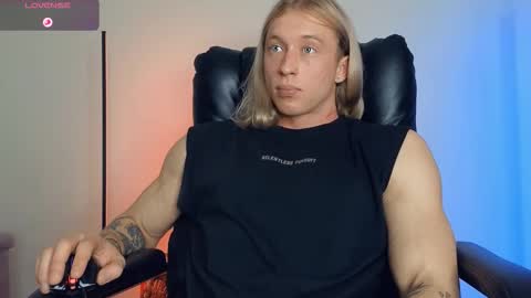 Snapshot of l_adonis_l chatting on November 7, 2025, 11:10 am Adonis online show from November 7, 2025, 11:10 am