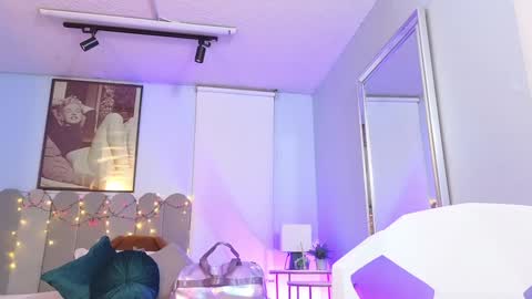 Cris  online show from December 30, 2024, 11:37 am