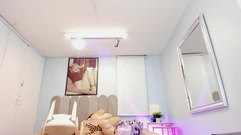 Cris  online show from February 2, 2025, 11:30 am