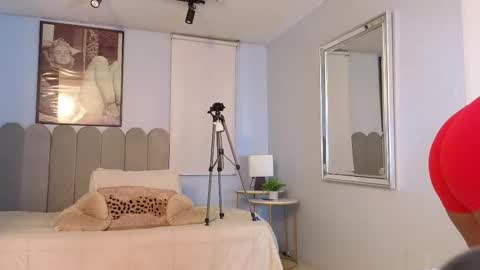 Cris  online show from February 13, 2025, 11:17 am