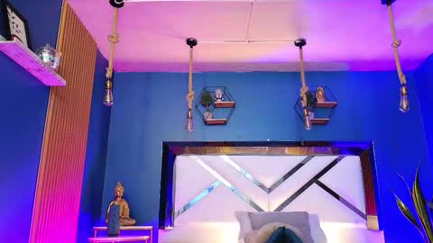 Cris  online show from September 20, 2025, 11:55 am