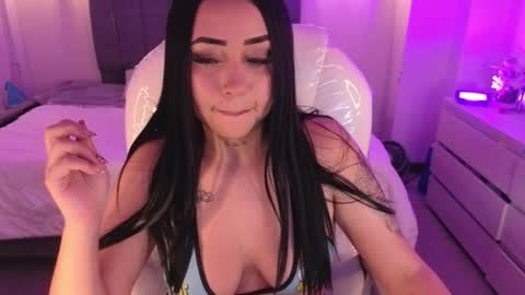  L A R A   online show from May 15, 2026, 9:11 pm