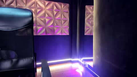 Lauren Hill  online show from April 20, 2026, 6:53 pm