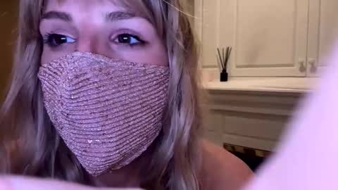 laceluxleather online show from March 4, 2026, 6:19 am