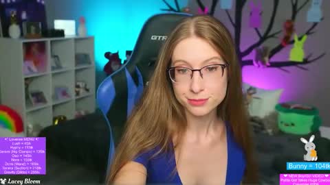 Lacey Bloom online show from April 17, 2026, 1:30 am