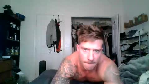 lacrioxcum18 online show from November 5, 2025, 2:17 pm