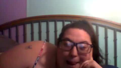 Snapshot of laddybuggie27 chatting on February 21, 2025, 7:43 pm Laddybuggie27 online show from February 21, 2025, 7:43 pm