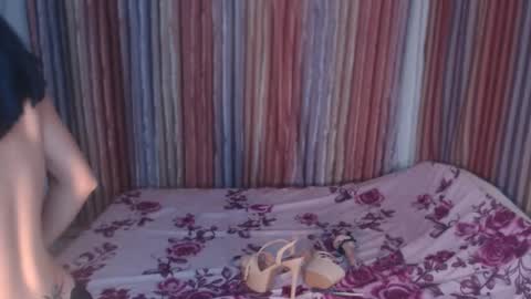 ladiekissesex online show from February 20, 2025, 2:35 pm