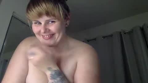 Snapshot of lady__j chatting on December 5, 2024, 12:22 pm Lady J online show from December 5, 2024, 12:22 pm