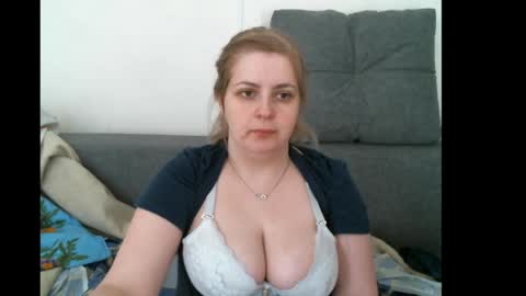 Snapshot of lady_cute_cat chatting on April 25, 2026, 10:51 am lady cute cat29 online show from April 25, 2026, 10:51 am