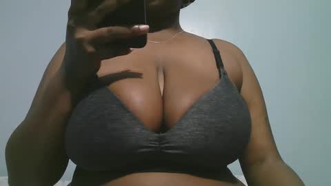 Snapshot of lady_dearra chatting on January 18, 2026, 3:21 am lady_dearra online show from January 18, 2026, 3:21 am