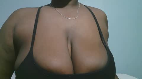 Snapshot of lady_dearra chatting on February 3, 2026, 3:26 am lady_dearra online show from February 3, 2026, 3:26 am