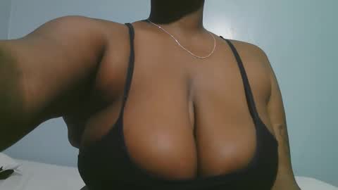 Snapshot of lady_dearra chatting on February 4, 2026, 3:23 am lady_dearra online show from February 4, 2026, 3:23 am