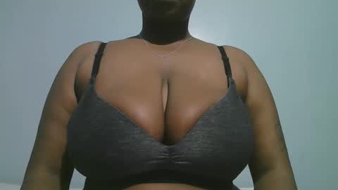 Snapshot of lady_dearra chatting on February 5, 2026, 3:00 am lady_dearra online show from February 5, 2026, 3:00 am
