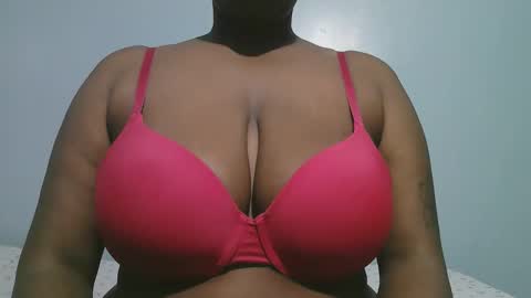 Snapshot of lady_dearra chatting on February 17, 2026, 2:30 am lady_dearra online show from February 17, 2026, 2:30 am