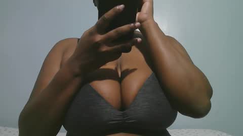 Snapshot of lady_dearra chatting on February 19, 2026, 2:51 am lady_dearra online show from February 19, 2026, 2:51 am