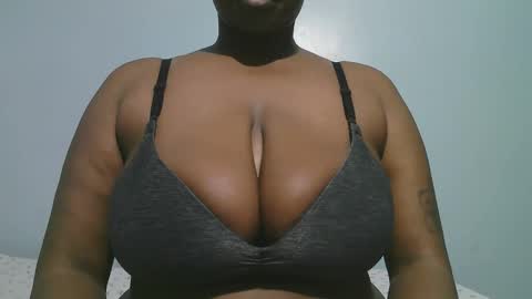 Snapshot of lady_dearra chatting on February 22, 2026, 3:07 am lady_dearra online show from February 22, 2026, 3:07 am