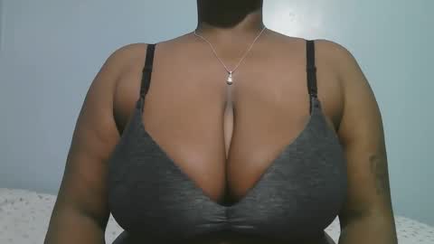 Snapshot of lady_dearra chatting on February 23, 2026, 3:04 am lady_dearra online show from February 23, 2026, 3:04 am