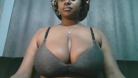 Snapshot of lady_dearra chatting on April 1, 2026, 1:28 am lady_dearra online show from April 1, 2026, 1:28 am