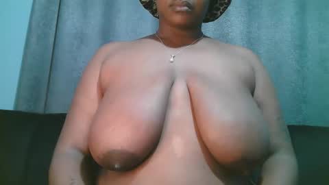 Snapshot of lady_dearra chatting on April 6, 2026, 1:47 am lady_dearra online show from April 6, 2026, 1:47 am