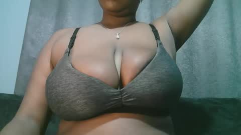 Snapshot of lady_dearra chatting on May 1, 2026, 2:38 am lady_dearra online show from May 1, 2026, 2:38 am