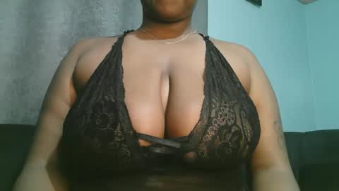 Snapshot of lady_dearra chatting on May 5, 2026, 12:18 am lady_dearra online show from May 5, 2026, 12:18 am