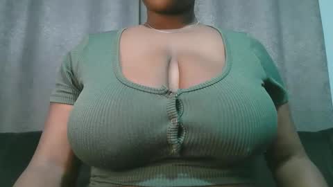 Snapshot of lady_dearra chatting on May 11, 2026, 2:06 am lady_dearra online show from May 11, 2026, 2:06 am
