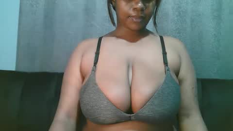 Snapshot of lady_dearra chatting on May 23, 2026, 2:39 am lady_dearra online show from May 23, 2026, 2:39 am
