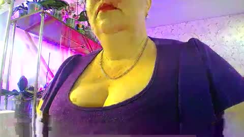 Snapshot of lady_gloria chatting on April 29, 2026, 5:11 am Lady Gloria online show from April 29, 2026, 5:11 am