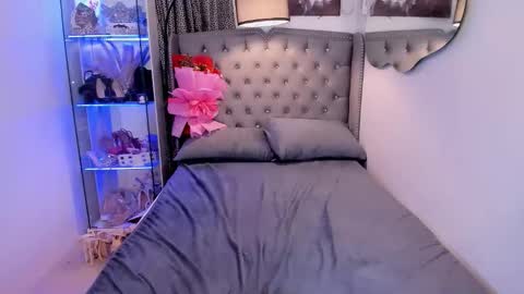 lady_moriseth online show from November 24, 2025, 8:25 am