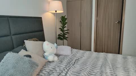    700  1300 -5 online show from February 4, 2026, 1:17 pm