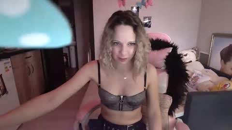 lady_smile69 online show from December 15, 2024, 10:50 am