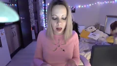 lady_smile69 online show from December 23, 2024, 2:39 pm