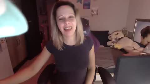 lady_smile69 online show from February 12, 2025, 2:03 am