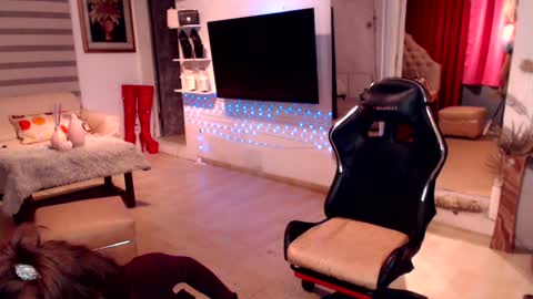 M MMY online show from January 30, 2025, 3:51 pm