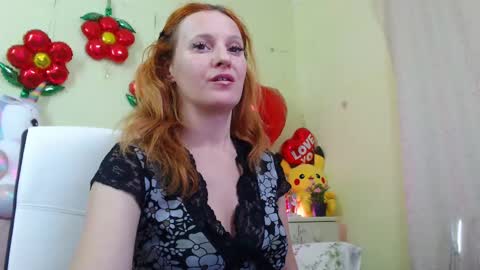 Sima Ladybigsmile online show from February 25, 2025, 11:00 pm