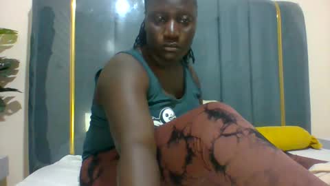 lindah32 online show from December 2, 2024, 7:05 pm