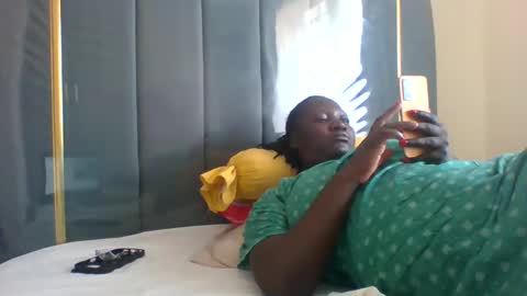 lindah32 online show from December 6, 2024, 12:05 pm