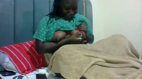 lindah32 online show from December 6, 2024, 6:28 pm